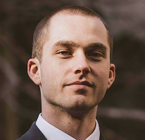 Crypto-marktexpert Thomas Whitfield, werkzaam als trading-analist, portret